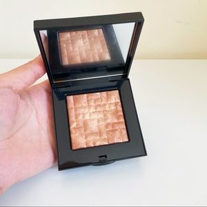 Bobbi Brown Highlighting Powder in Sunkissed Glow